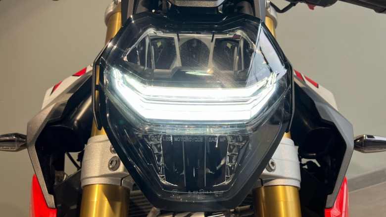 BMW F900 R A2